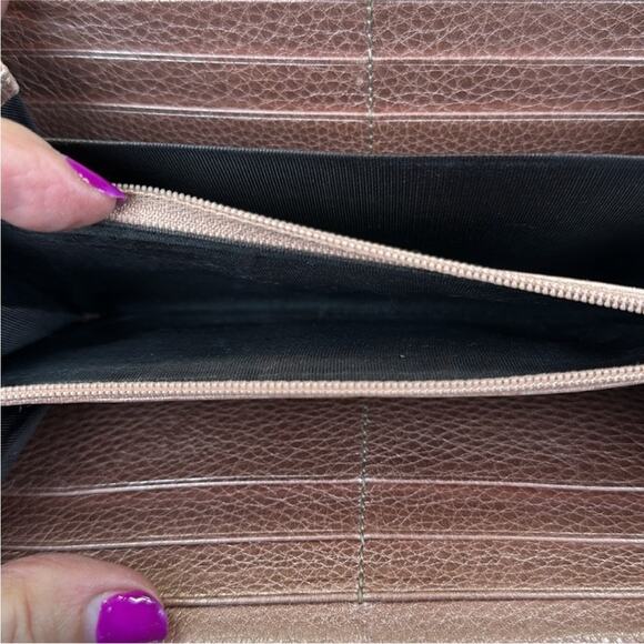 Gucci GG long zip wallet w/ pink metallic leather trim and interior - Picture 8 of 9
